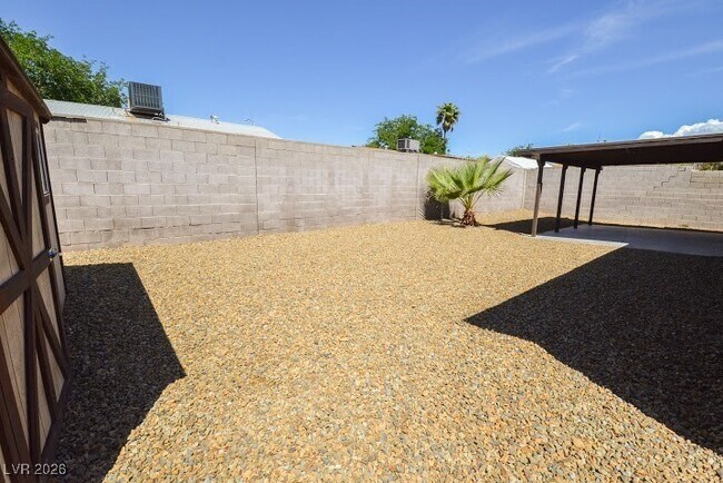 Building Photo - 1108 Meadbrook St