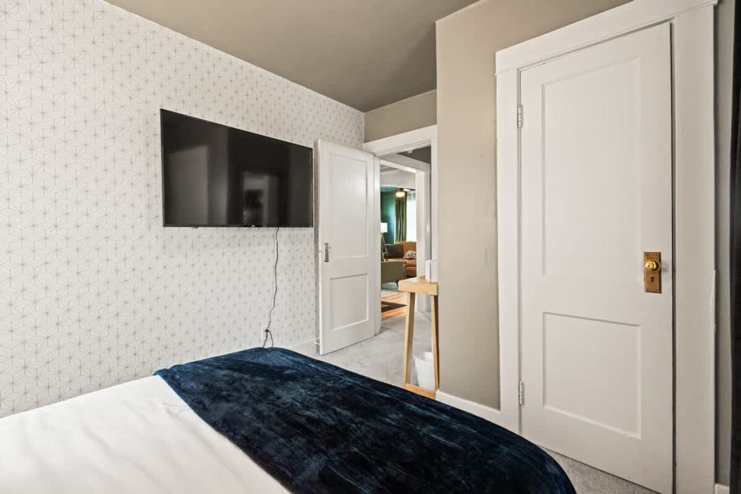 Building Photo - 2850 Hazel Ave