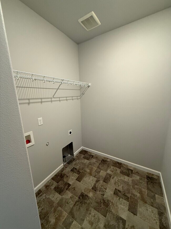 Building Photo - 303 Emerald Ave