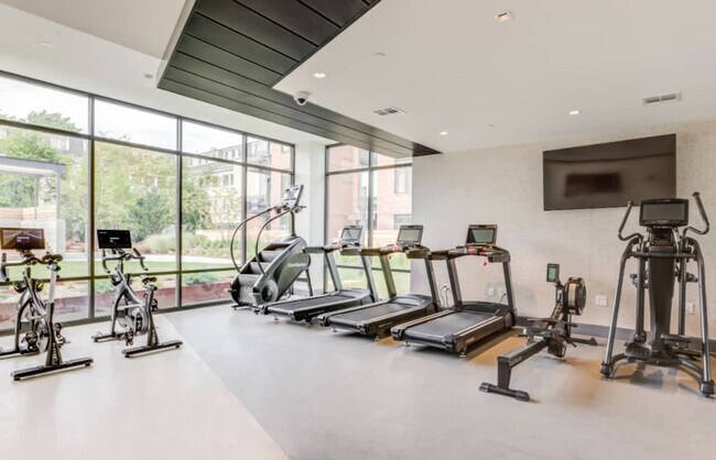 Building Photo - 677-679 Washington Street-SI FL11-ID1252103P