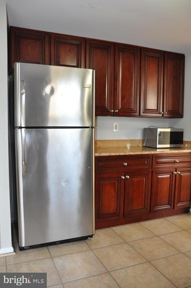 Building Photo - 9705 Glen Ave