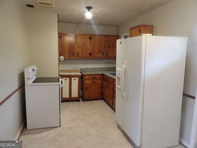 Building Photo - 5261 Heather Ln