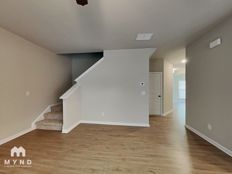 Building Photo - 418 S Fortune Way