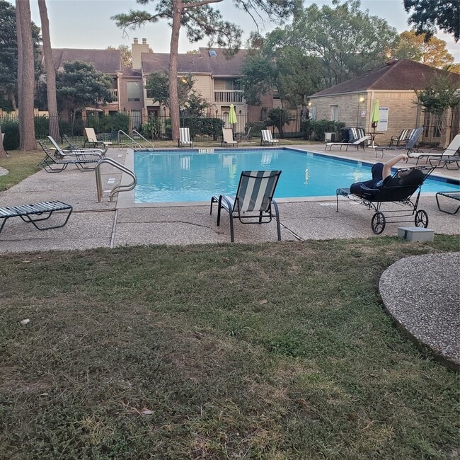 Building Photo - 726 Country Pl Dr