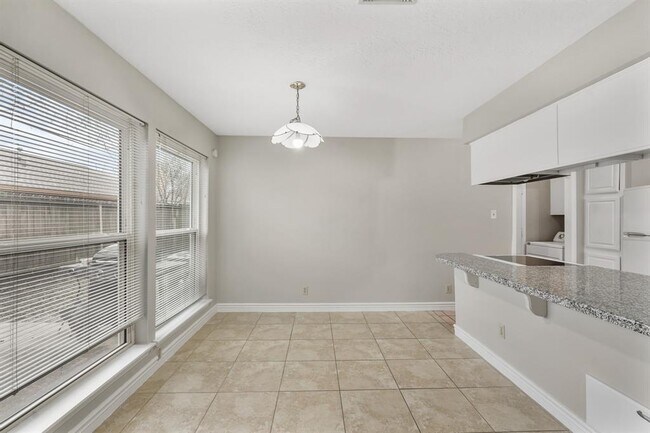 Building Photo - 10814 Sugar Hill Dr