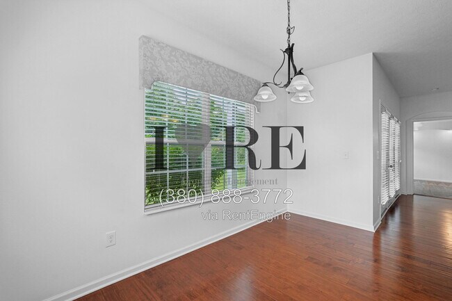 Building Photo - 600 Redwood Ln