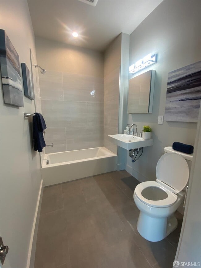 Building Photo - 3945 Judah St