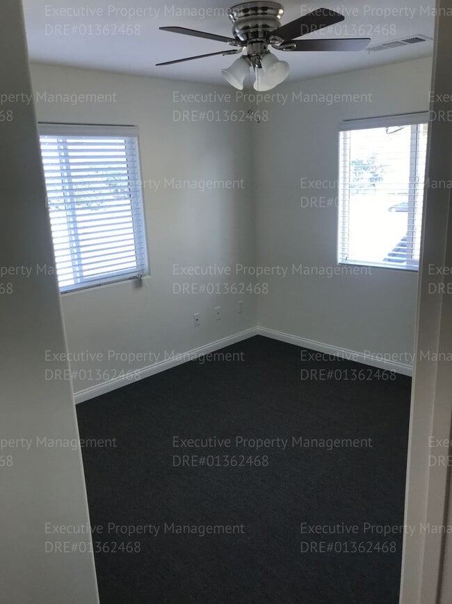 Building Photo - Bluehorse Townhomes