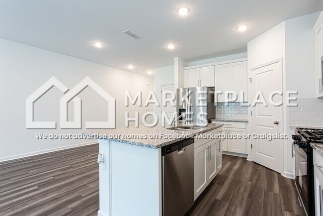 Building Photo - 124 Harpy Dr