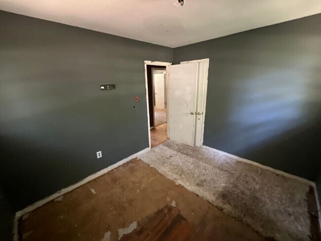 Building Photo - 313 S Fox Hall Rd