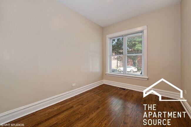 Building Photo - 1804 N Sheffield Ave