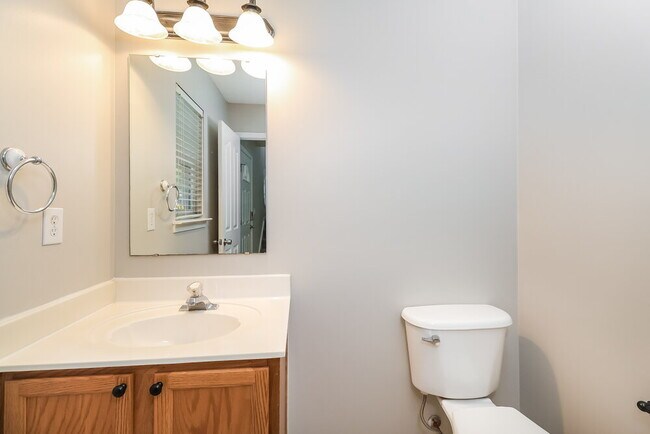 Building Photo - 15239 Pangborn Pl