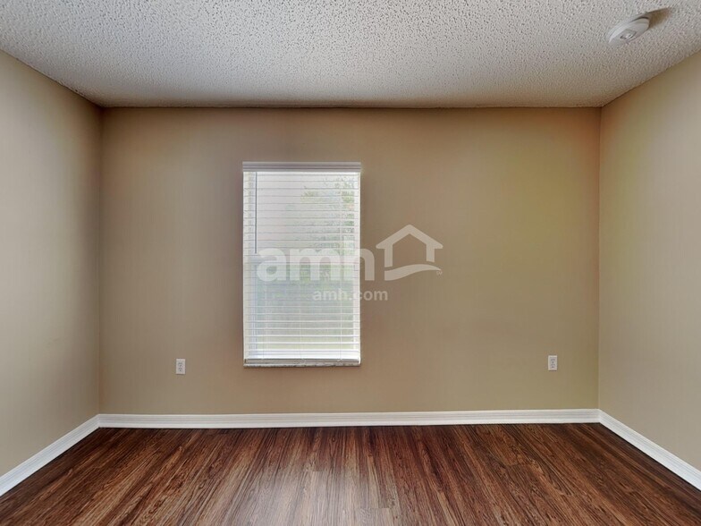 Building Photo - 16452 Corner Lake Dr