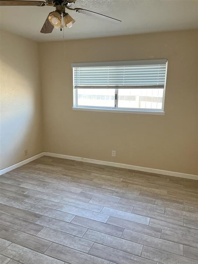 Building Photo - Call Vaughn Realty Property Management (76...