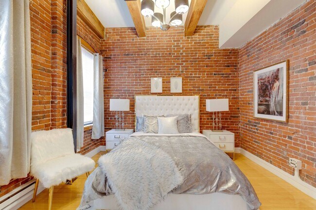 Building Photo - NORTH END 3 BED 2 BATH!!!