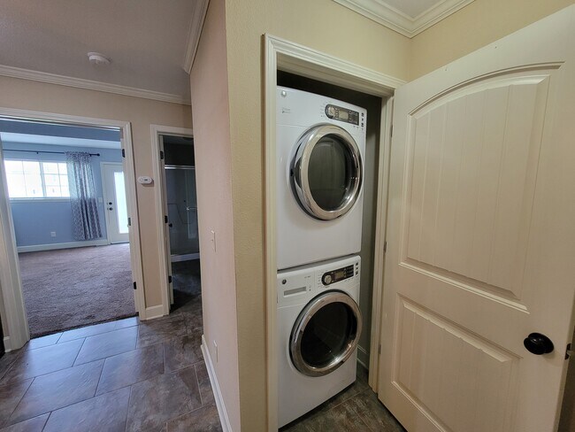 Building Photo - 12304 NW Fox Creek Drive