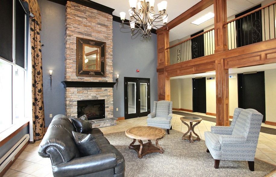 Main Lobby - Tower In The Park