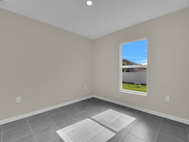 Building Photo - 1110 NW 18th Ave