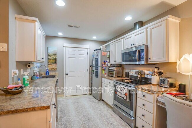 Building Photo - 14019 NE 20th Ave