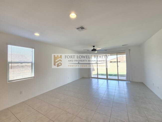 Building Photo - Modern 3 Bed / 2 Bath Home with Open Floor...