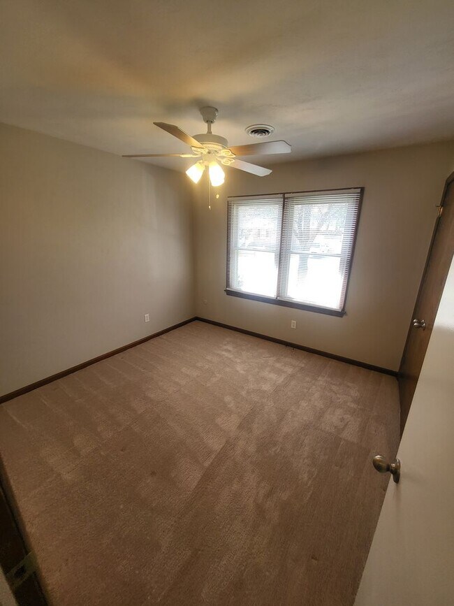 Building Photo - EASTON PLACE