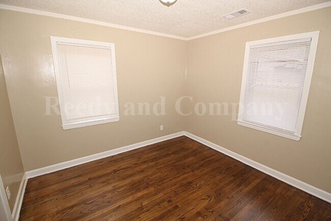 Building Photo - 1023 Waring Rd