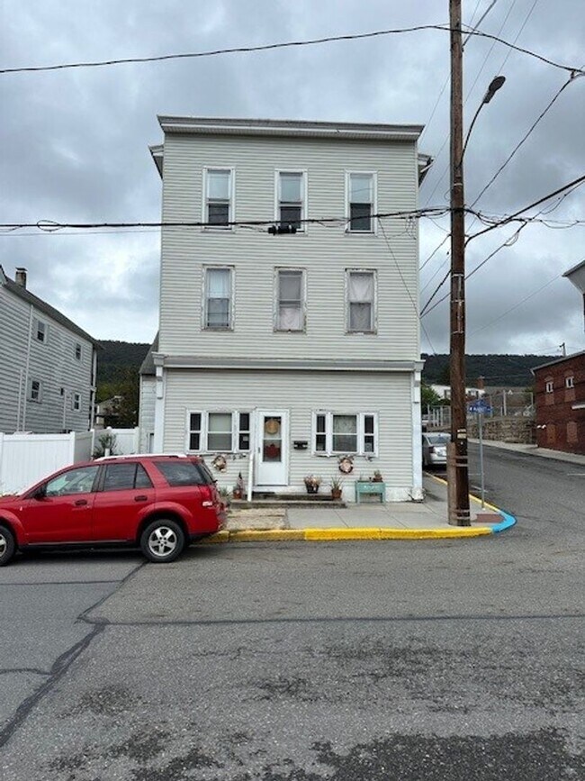Primary Photo - Williams Valley School District 2 Bedroom ...