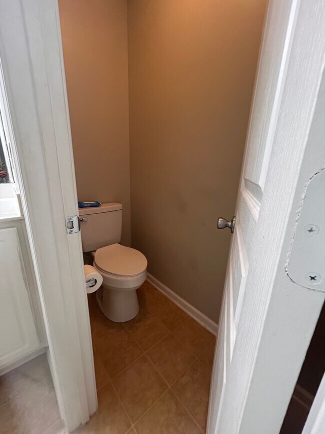 Building Photo - Amazing 3BR Townhome in The Pines at Charleston Park!