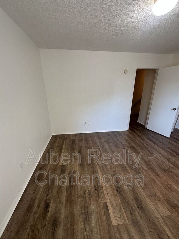 Building Photo - 505 Mountain Ridge Rd