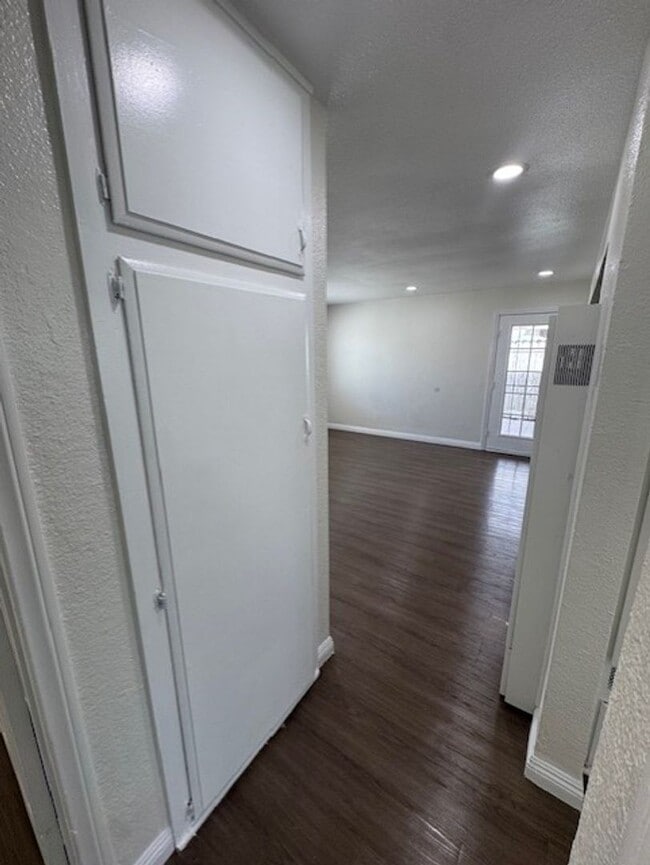 Building Photo - 2425 W Cameron St