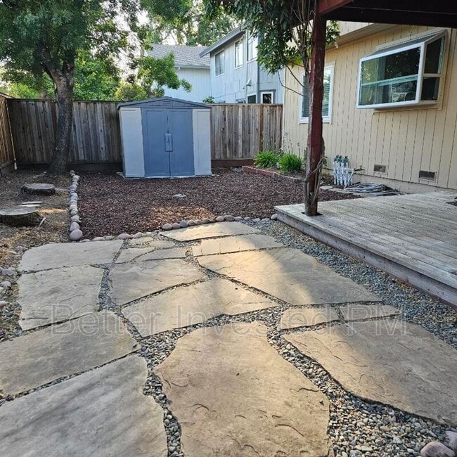 Building Photo - 674 Claudius Way