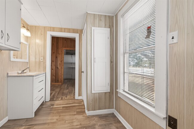 Building Photo - 1603 Blase Rd