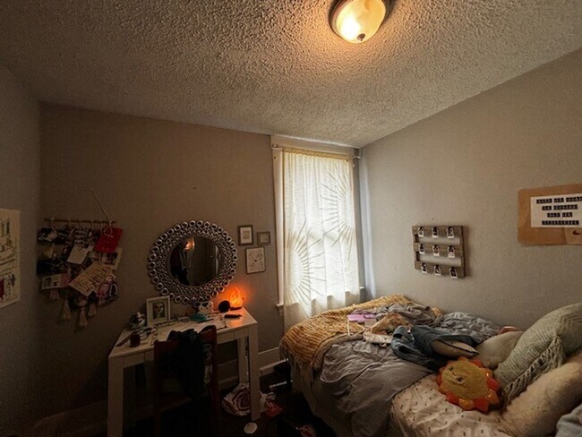 Building Photo - 6 Bedroom Lettered Streets House---Plank F...