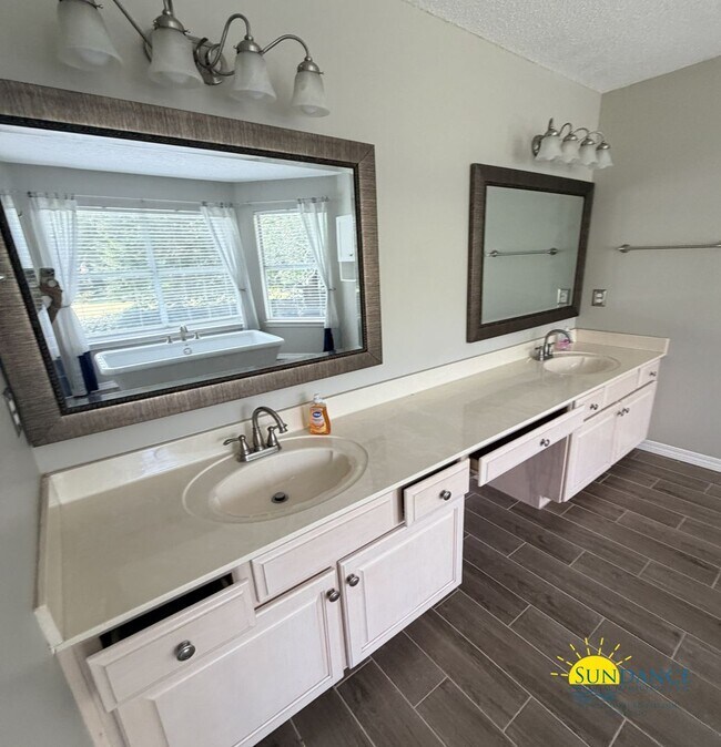 Building Photo - 4412 Windrush Dr