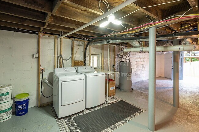 Building Photo - 2874 Blount St