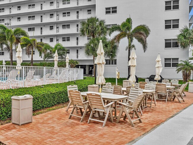 Building Photo - 3100 S Ocean Blvd