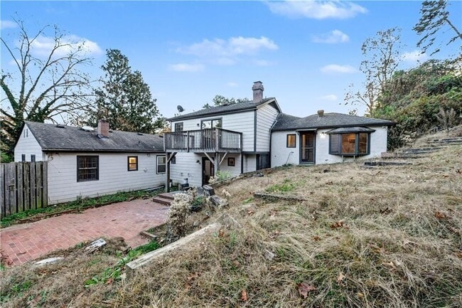 Building Photo - 2008 Shalimar Dr NE