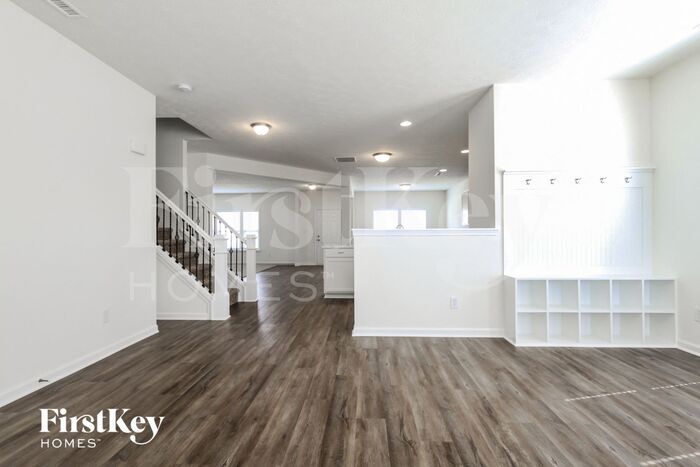Building Photo - 7240 Lockford Walk N
