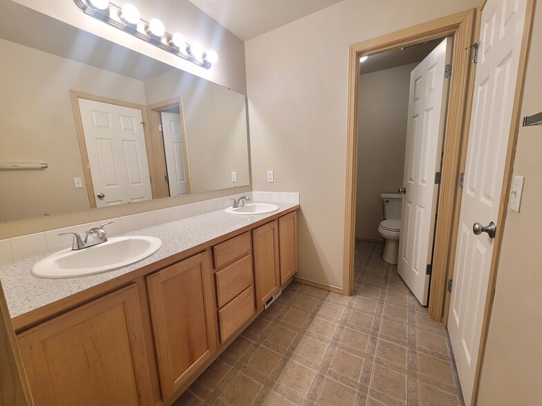 Building Photo - 19226 25th Ave SE