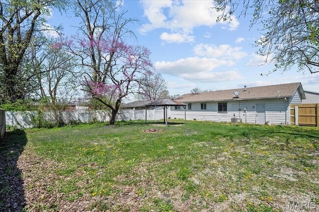 Building Photo - 807 Estate Dr