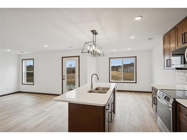 Building Photo - 18061 Walnut Circle