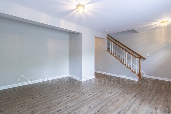 Building Photo - 9618 Blossom Hill Dr