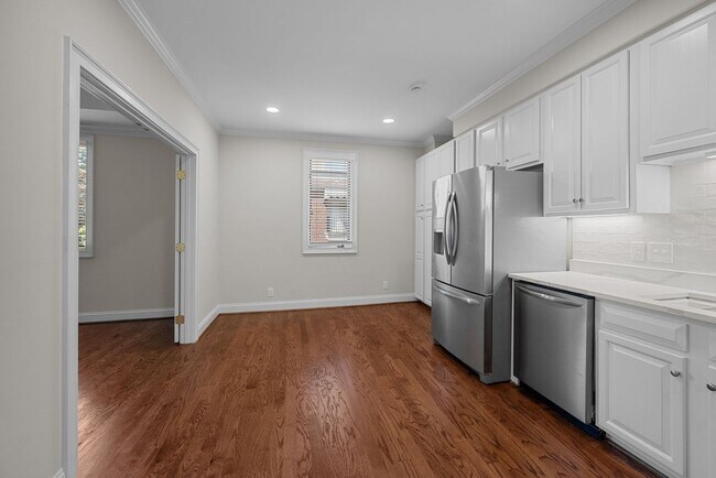 Building Photo - Newly Renovated Condo in The Westende with...
