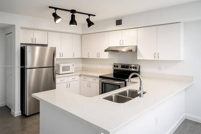 Building Photo - 12118 St.Andrews Pl