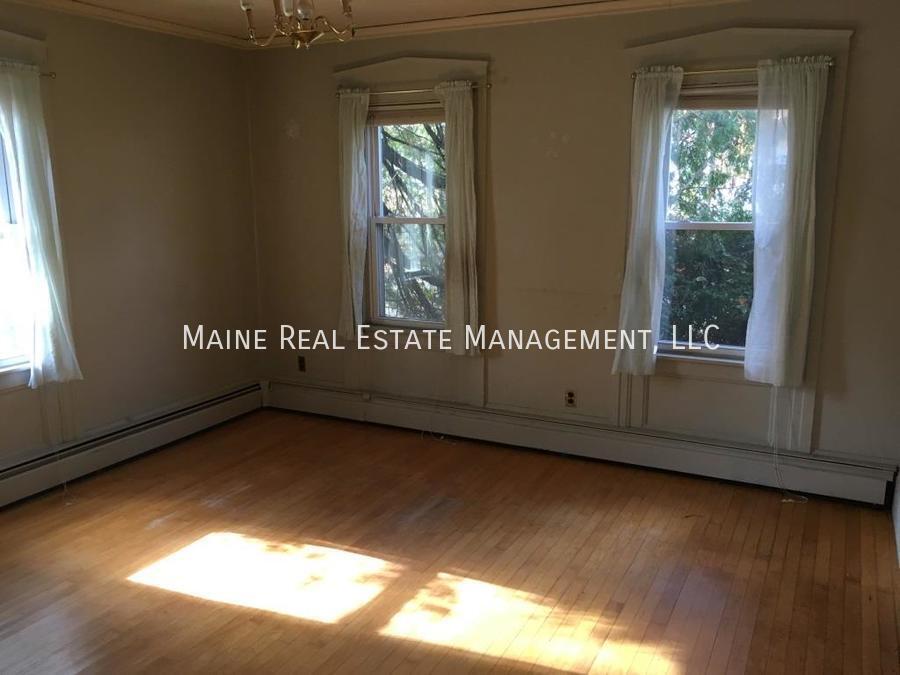Building Photo - 15 Elm St