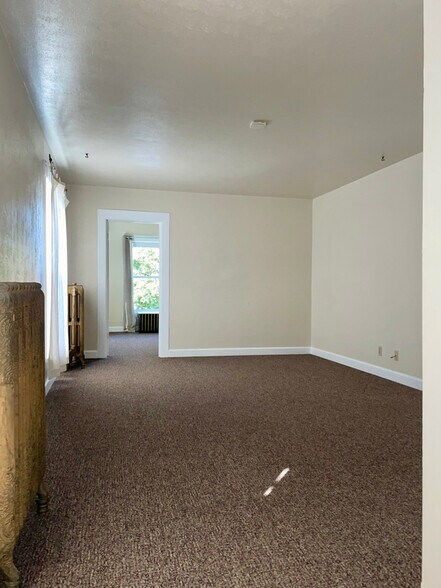 Building Photo - 411 W Alder St