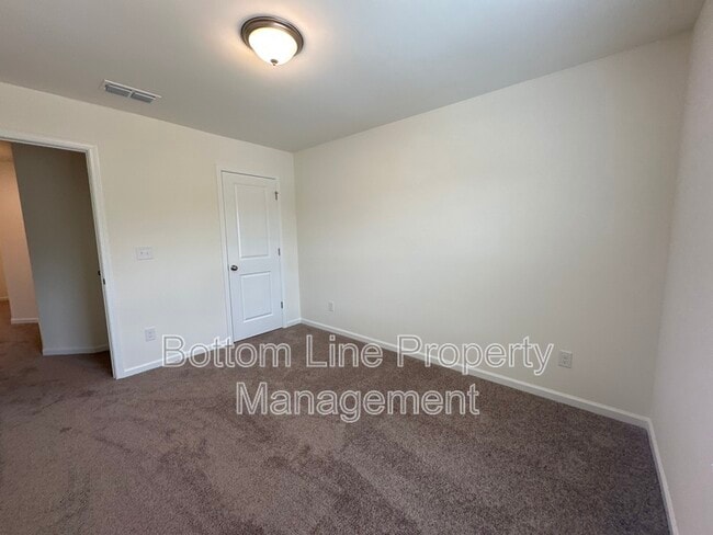 Building Photo - 5278 Maynard Hl Dr