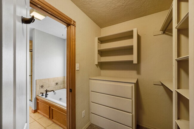 Building Photo - 1202 Hershel Dr