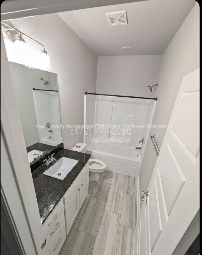 Building Photo - 431 Linda Ln