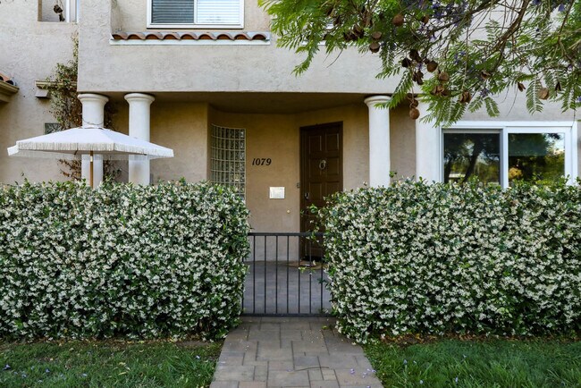 Building Photo - 1079 Sapphire St